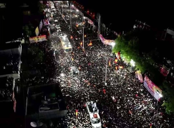 亿海配资 印度集会踩踏事件已致33人死亡